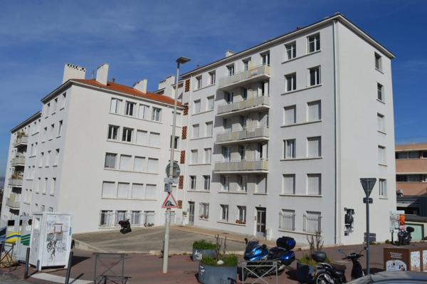 Marseille 13004 Chutes Lavie Appartement T4 de 60 m2 au calme Résidence bien tenue