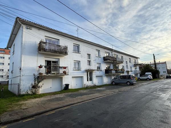 Immeuble de rapport de huits appartements et deux terrains à bâtir.