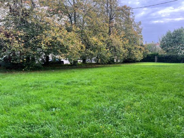 Immeuble de rapport de huits appartements et deux terrains à bâtir.