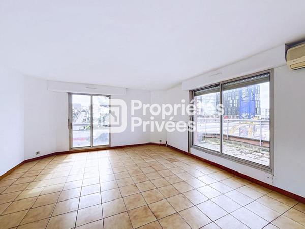 Nanterre - Spacieux 3 pièces de 84 m² - Dernier étage - Terrasse de 22 m² -  Box