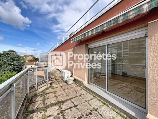 Nanterre - Spacieux 3 pièces de 84 m² - Dernier étage - Terrasse de 22 m² -  Box