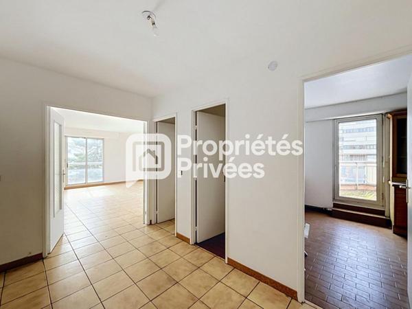 Nanterre - Spacieux 3 pièces de 84 m² - Dernier étage - Terrasse de 22 m² -  Box