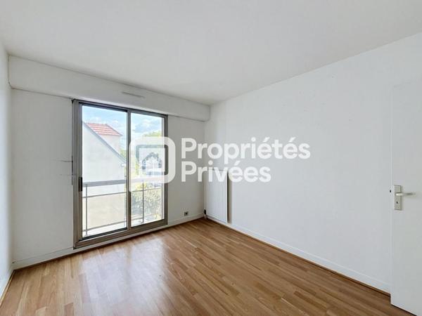Nanterre - Spacieux 3 pièces de 84 m² - Dernier étage - Terrasse de 22 m² -  Box