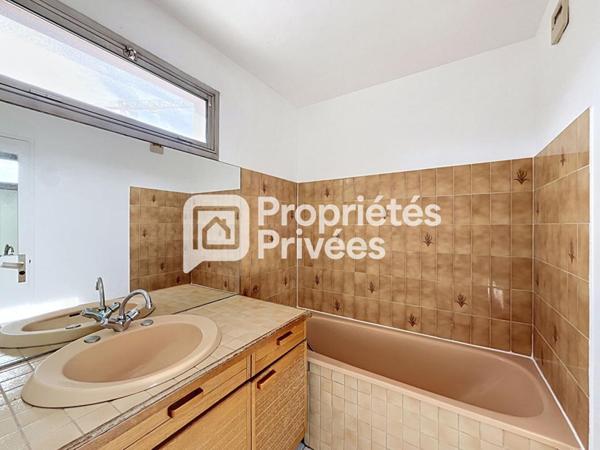 Nanterre - Spacieux 3 pièces de 84 m² - Dernier étage - Terrasse de 22 m² -  Box