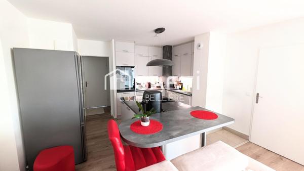 A Montfermeil 93370  Appartement de 80M2, T4, 3 chambres, une terrasse de 10m2,  2 PLACES PARKINGS INTERIEURES