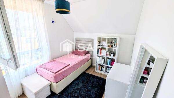 A Montfermeil 93370  Appartement de 80M2, T4, 3 chambres, une terrasse de 10m2,  2 PLACES PARKINGS INTERIEURES