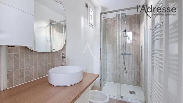 SURESNES/ CARNOT GAMBETTA Appartement dernier étage 2/3 pièces 54m² avec cave