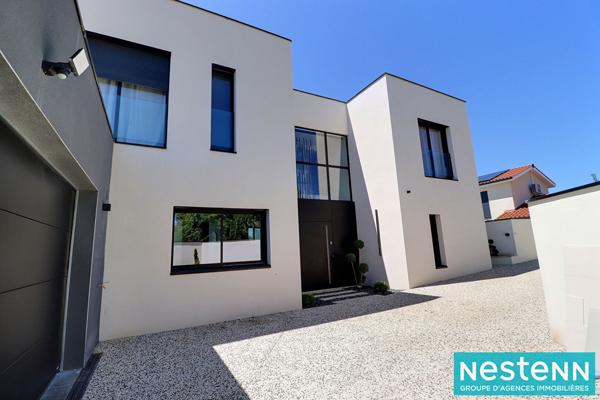 Villa d'exception à Décines-Charpieu 7 pièces 322 m2 - avec prestations haut de gamme - rare sur le secteur