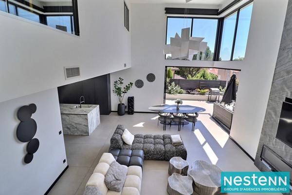 Villa d'exception à Décines-Charpieu 7 pièces 322 m2 - avec prestations haut de gamme - rare sur le secteur