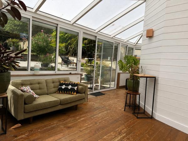Maison de caractère 7 pièces sur 3 niveaux avec véranda, deux terrasses et terrain de 640 m²