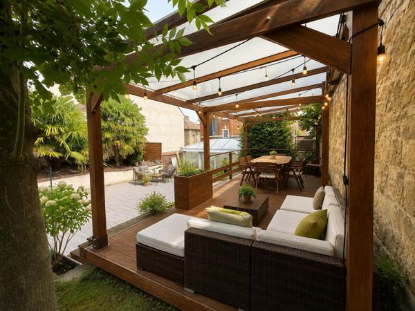 Maison de caractère 7 pièces sur 3 niveaux avec véranda, deux terrasses et terrain de 640 m²