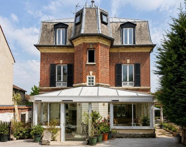 Maison de caractère 7 pièces sur 3 niveaux avec véranda, deux terrasses et terrain de 640 m²