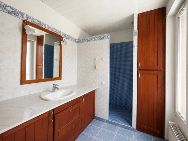 Maison de caractère 7 pièces sur 3 niveaux avec véranda, deux terrasses et terrain de 640 m²