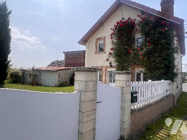 Maison avec jardin à vendre à FOLEMBRAY.