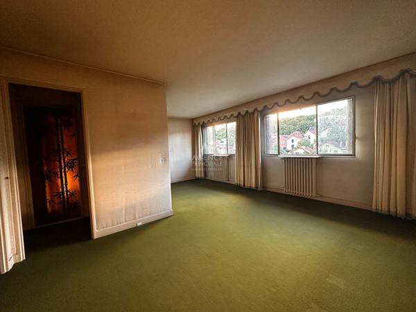 Chaville - Dernier étage pour ce 4 pièces traversant avec balcon €279 000 ** - Référence 624-C