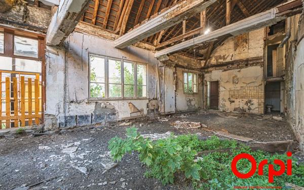 Immeuble à vendre    11 pièces •  La Fère