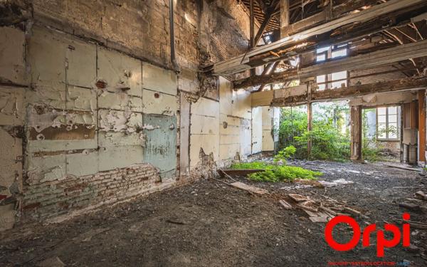 Immeuble à vendre    11 pièces •  La Fère