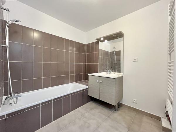 T3 de 63 m² - PARKING - SEYNOD ARCALOZ - CALME ABSOLUE