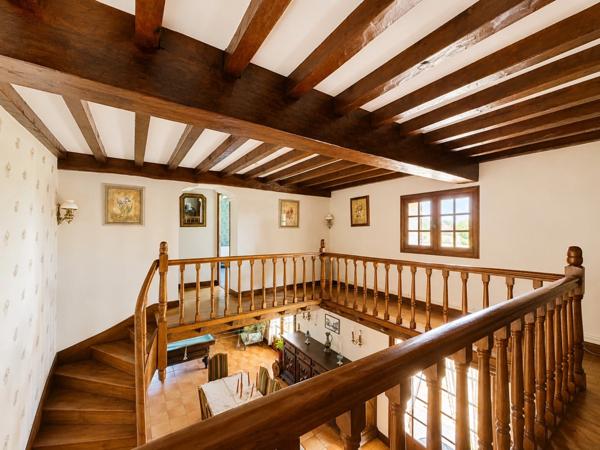 SAINT-PIERRE D'EYRAUD Maison à vendre 240 m2 - 8 pièces-6 chambres- 4 garages- 2 ateliers (24)