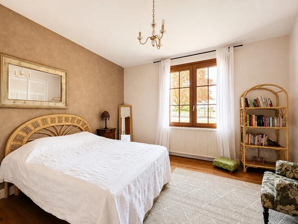 SAINT-PIERRE D'EYRAUD Maison à vendre 240 m2 - 8 pièces-6 chambres- 4 garages- 2 ateliers (24)
