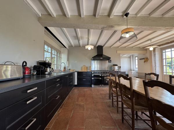 Charmante Maison de Campagne avec Vue, Piscine Chauffée et 6,3 ha de Terrain