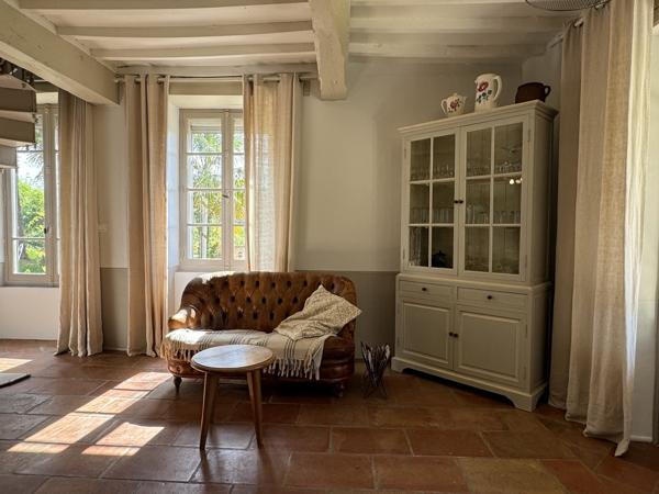 Charmante Maison de Campagne avec Vue, Piscine Chauffée et 6,3 ha de Terrain