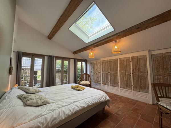 Charmante Maison de Campagne avec Vue, Piscine Chauffée et 6,3 ha de Terrain