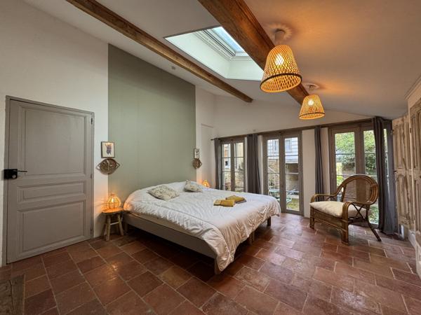 Charmante Maison de Campagne avec Vue, Piscine Chauffée et 6,3 ha de Terrain