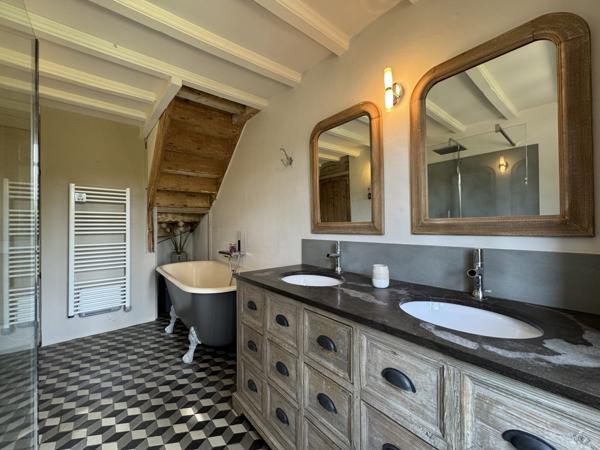 Charmante Maison de Campagne avec Vue, Piscine Chauffée et 6,3 ha de Terrain