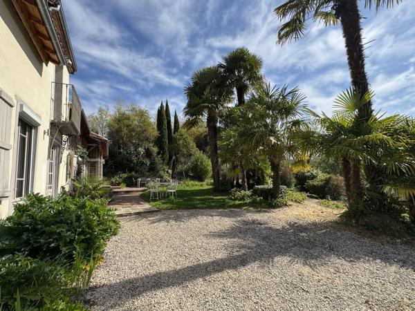 Charmante Maison de Campagne avec Vue, Piscine Chauffée et 6,3 ha de Terrain