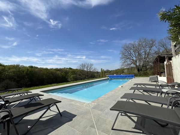 Charmante Maison de Campagne avec Vue, Piscine Chauffée et 6,3 ha de Terrain