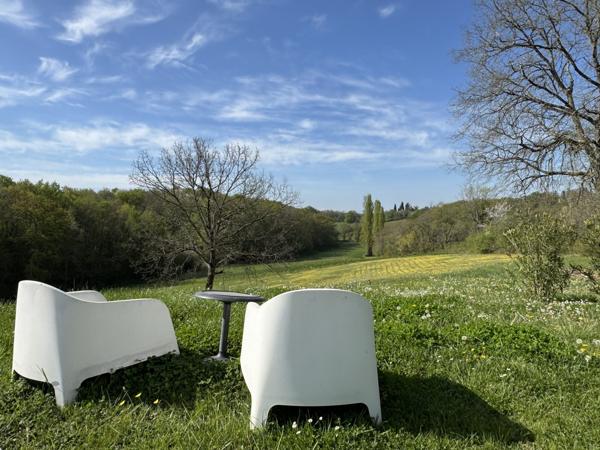 Charmante Maison de Campagne avec Vue, Piscine Chauffée et 6,3 ha de Terrain