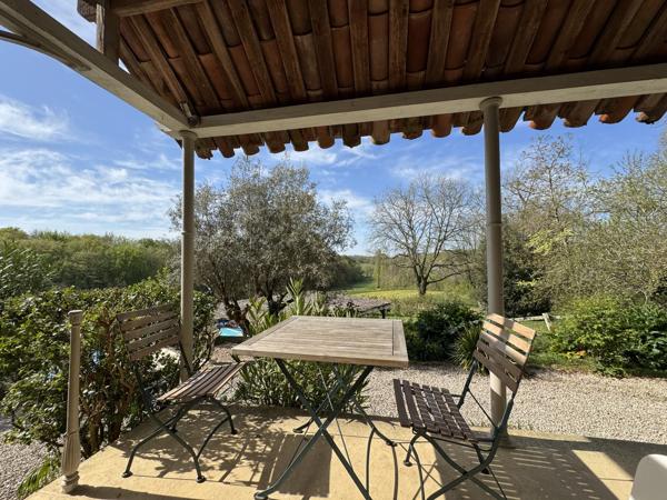 Charmante Maison de Campagne avec Vue, Piscine Chauffée et 6,3 ha de Terrain