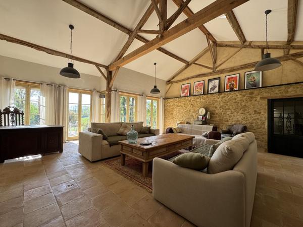 Charmante Maison de Campagne avec Vue, Piscine Chauffée et 6,3 ha de Terrain