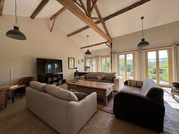 Charmante Maison de Campagne avec Vue, Piscine Chauffée et 6,3 ha de Terrain