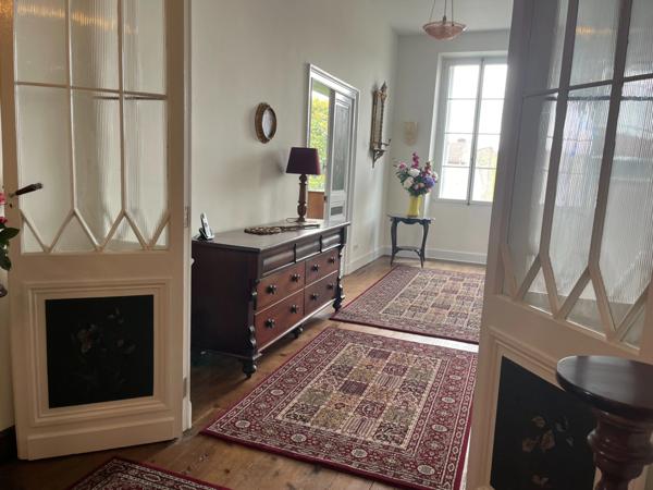 PLAISANCE DU GERS (32), ELEGANTE et HISTORIQUE MAISON BOURGEOISE, dépendances, garage, 3200m² clos et paysagé.