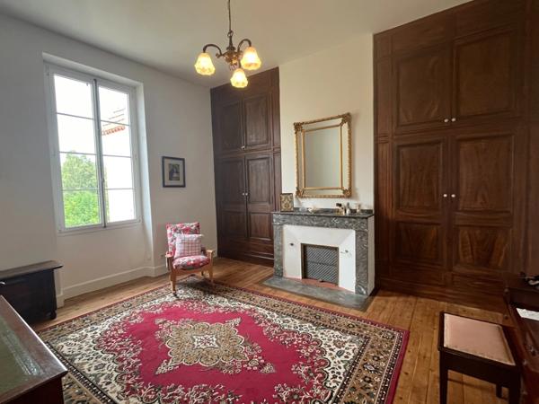 PLAISANCE DU GERS (32), ELEGANTE et HISTORIQUE MAISON BOURGEOISE, dépendances, garage, 3200m² clos et paysagé.
