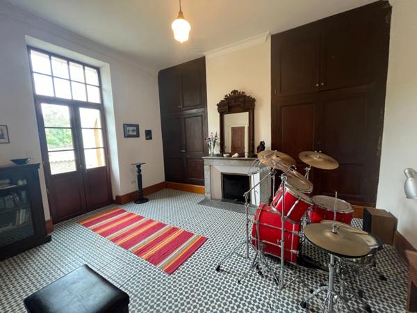 PLAISANCE DU GERS (32), ELEGANTE et HISTORIQUE MAISON BOURGEOISE, dépendances, garage, 3200m² clos et paysagé.