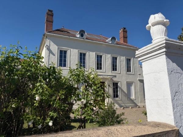 PLAISANCE DU GERS (32), ELEGANTE et HISTORIQUE MAISON BOURGEOISE, dépendances, garage, 3200m² clos et paysagé.