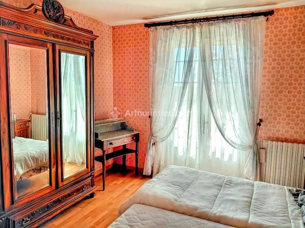 Vente                                                      Maison de village
                        
                     5 pièces                      150 m2                     à Lempaut