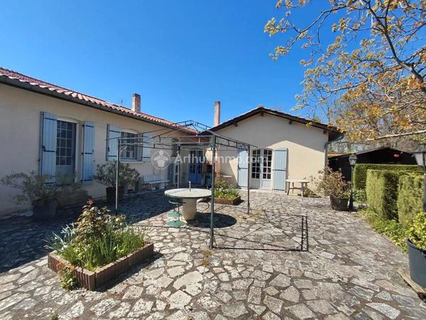 Vente                                                      Maison de village
                        
                     5 pièces                      150 m2                     à Lempaut