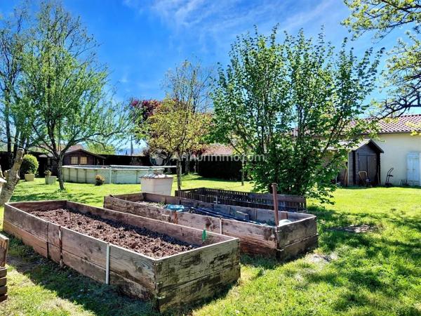 Vente                                                      Maison de village
                        
                     5 pièces                      150 m2                     à Lempaut