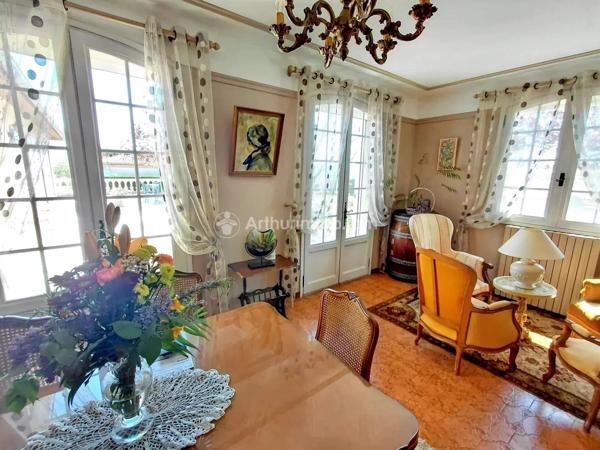 Vente                                                      Maison de village
                        
                     5 pièces                      150 m2                     à Lempaut