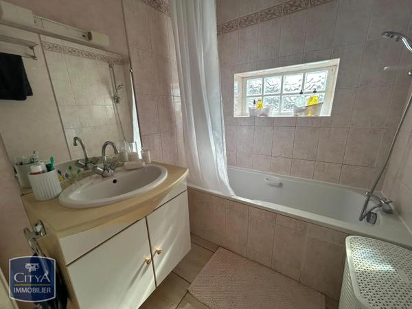 Appartement à louer 3 pièces 55.45m² Laval (53000)