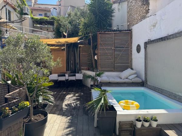 Marseille (13007) VENTE DUPLEX TYPE 4 PENSÉ COMME UNE MAISON 110 M2 (81,59 M2 CARREZ) JARDIN TERRASSE BASSIN 13007 MARSEILLE