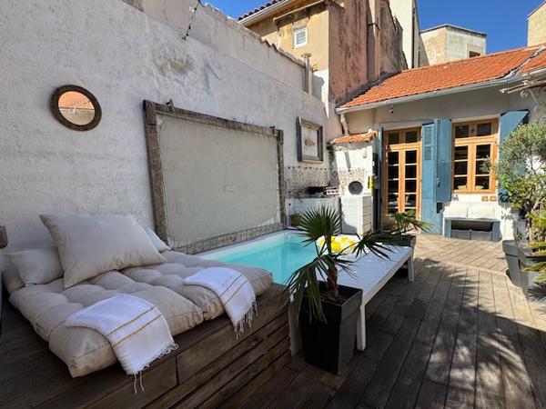 Marseille (13007) VENTE DUPLEX TYPE 4 PENSÉ COMME UNE MAISON 110 M2 (81,59 M2 CARREZ) JARDIN TERRASSE BASSIN 13007 MARSEILLE