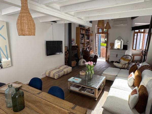 Marseille (13007) VENTE DUPLEX TYPE 4 PENSÉ COMME UNE MAISON 110 M2 (81,59 M2 CARREZ) JARDIN TERRASSE BASSIN 13007 MARSEILLE