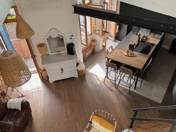 Marseille (13007) VENTE DUPLEX TYPE 4 PENSÉ COMME UNE MAISON 110 M2 (81,59 M2 CARREZ) JARDIN TERRASSE BASSIN 13007 MARSEILLE