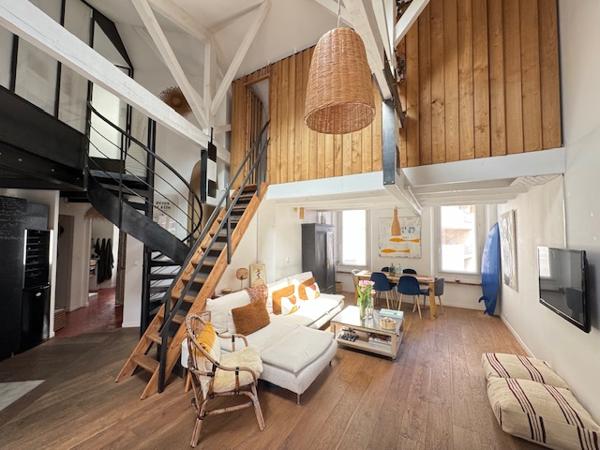 Marseille (13007) VENTE DUPLEX TYPE 4 PENSÉ COMME UNE MAISON 110 M2 (81,59 M2 CARREZ) JARDIN TERRASSE BASSIN 13007 MARSEILLE