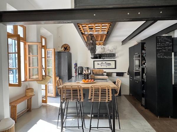 Marseille (13007) VENTE DUPLEX TYPE 4 PENSÉ COMME UNE MAISON 110 M2 (81,59 M2 CARREZ) JARDIN TERRASSE BASSIN 13007 MARSEILLE